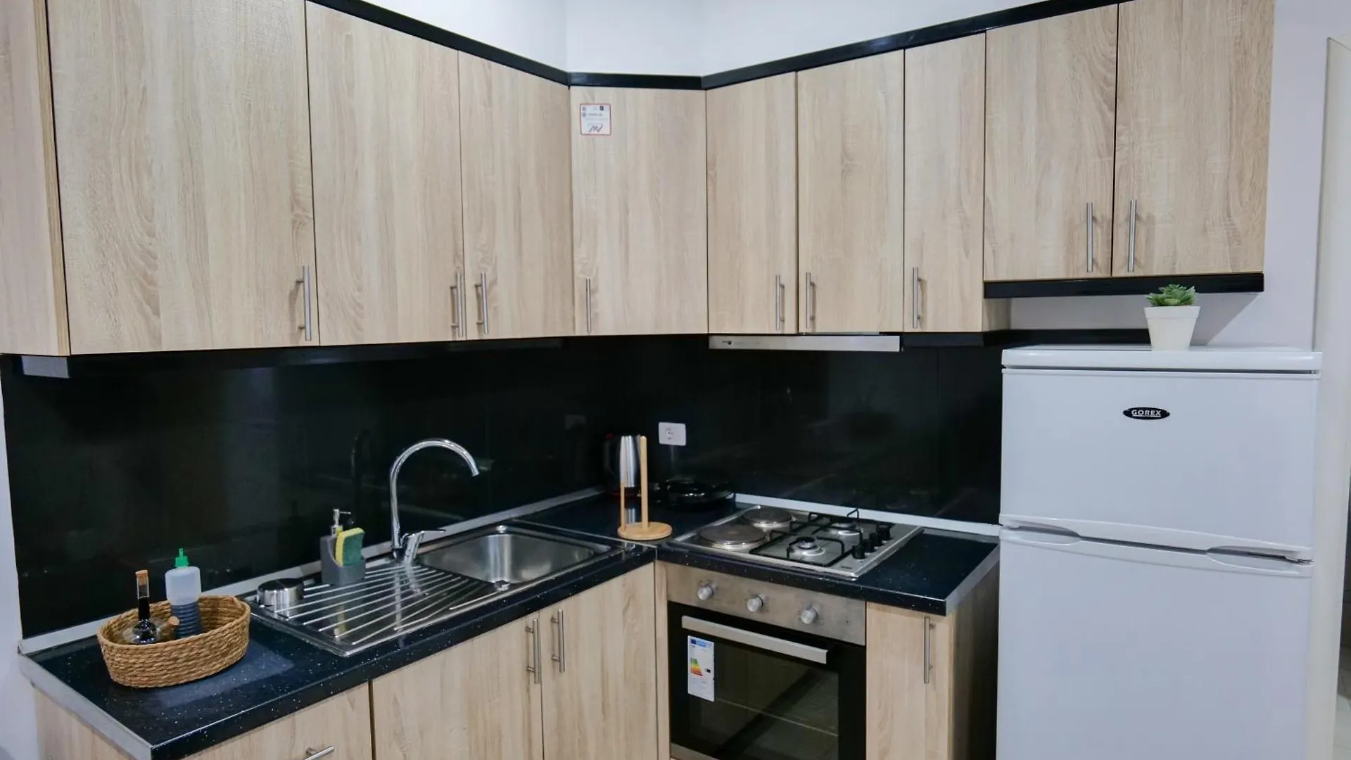 גולם Cactus Apartment